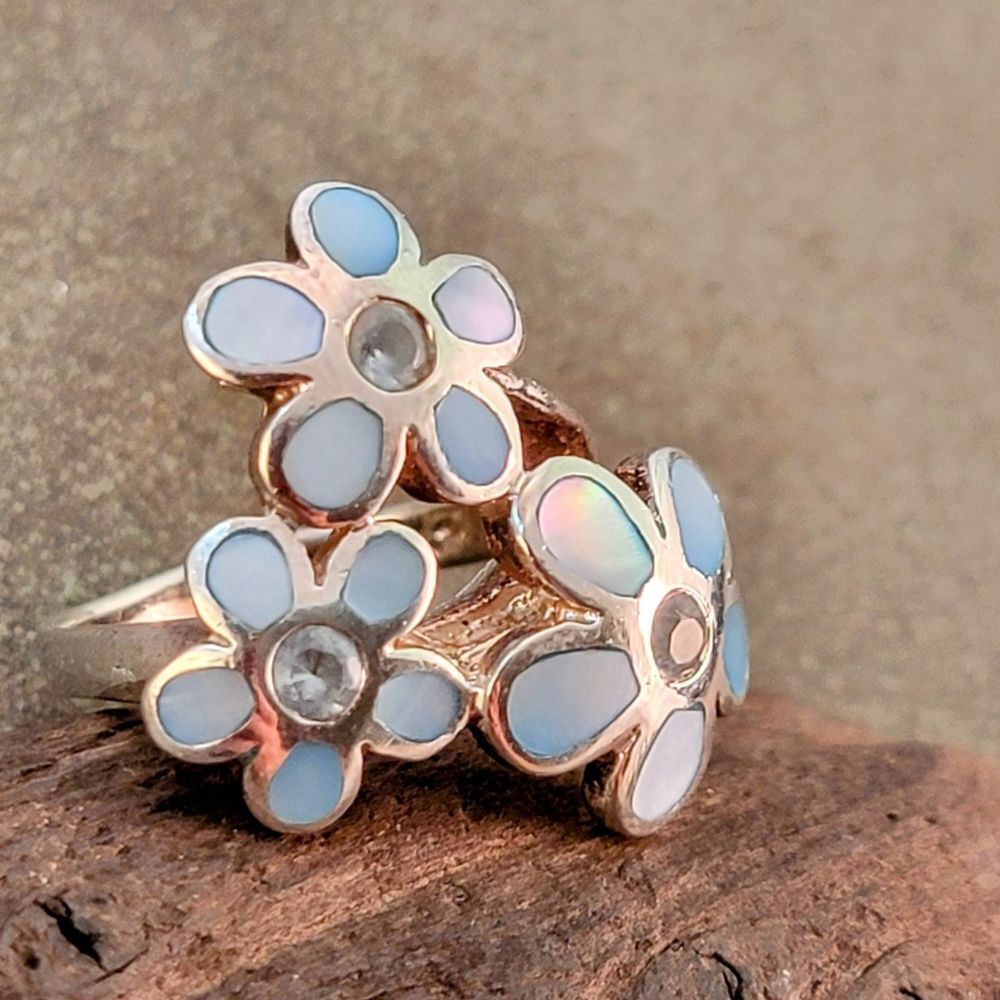 Château d'Argent Sterling Blue  Three Flower Mother of Pearl Sterling Ring - Picture 4 of 8